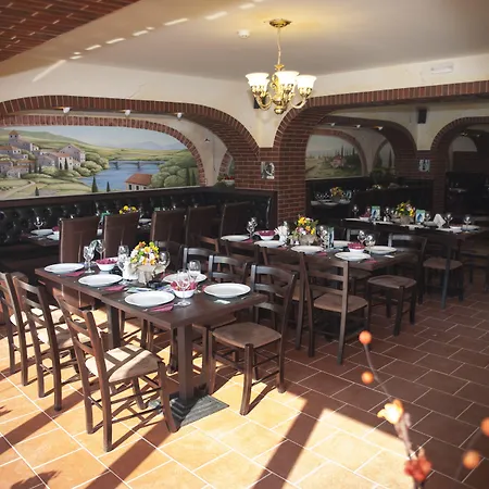 West Plaza ホテル 3*