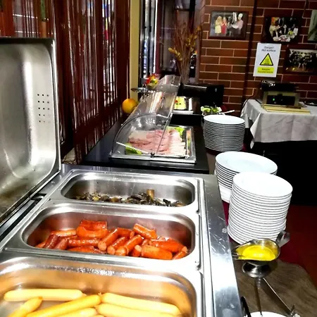 West Plaza ホテル 3*