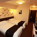 Hotel West Plaza 3*