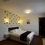 West Plaza Hotel
