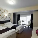 West Plaza 3*