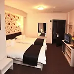 Hotel West Plaza 3*