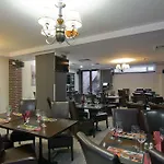 West Plaza فندق 3*