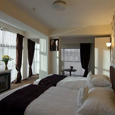 West Plaza 3*
