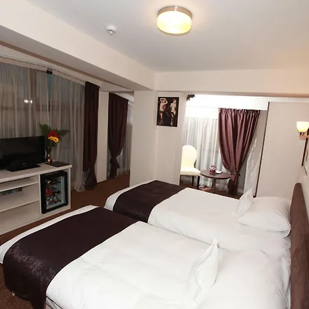 Hotel West Plaza 3*