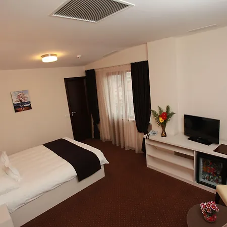 Hotel West Plaza