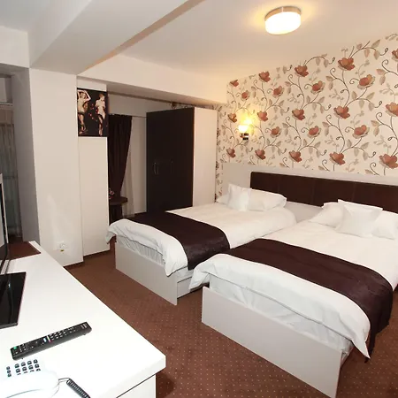 Hotel West Plaza 3*