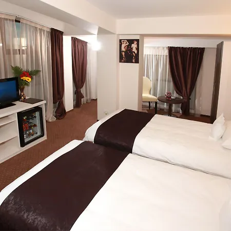 Hotel West Plaza