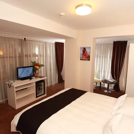 Hotel West Plaza 3*