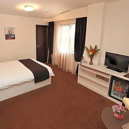 West Plaza 3*