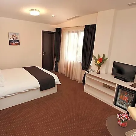 Hotel West Plaza 3*