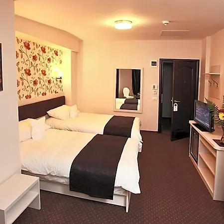 West Plaza 3*