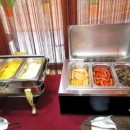 West Plaza 3* Bükreş