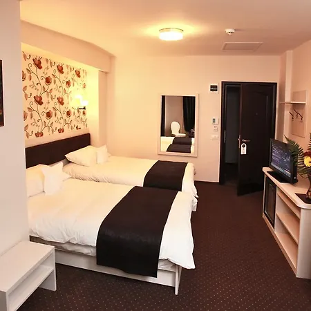 Hotel West Plaza 3*
