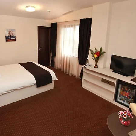 Hotel West Plaza
