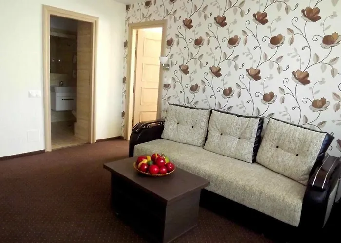 West Plaza Готель 3*