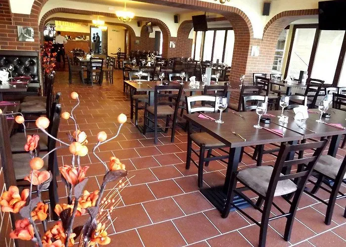 West Plaza Готель