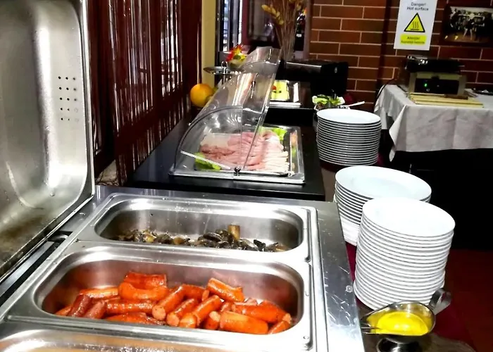 West Plaza Готель 3*