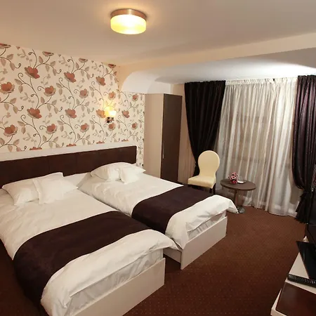 West Plaza Hotel 3*