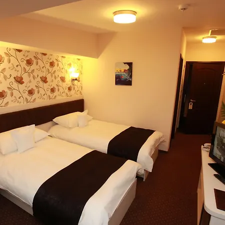 West Plaza Hotel 3*