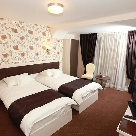 Hotel West Plaza 3*