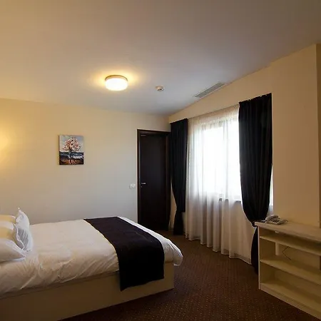 West Plaza 3* Bucharest