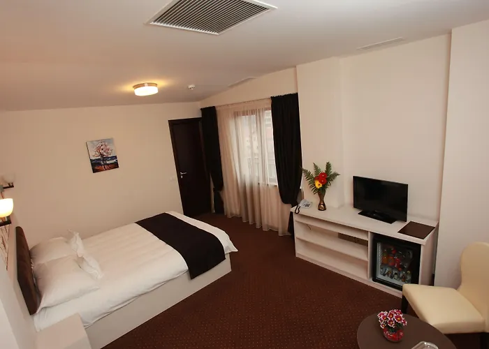 Otel West Plaza