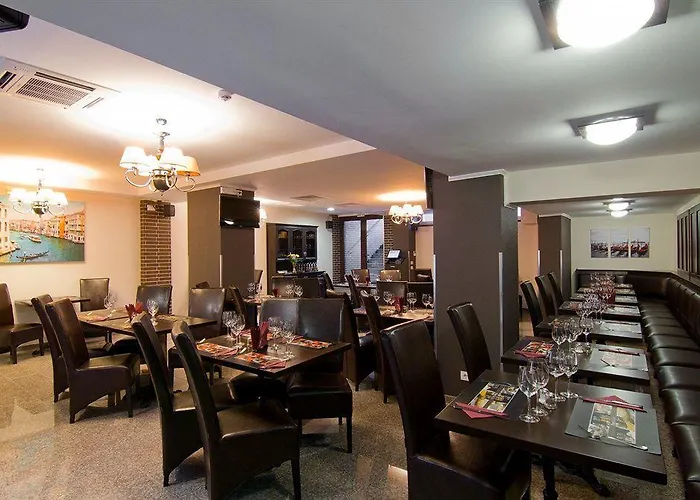 West Plaza 3*