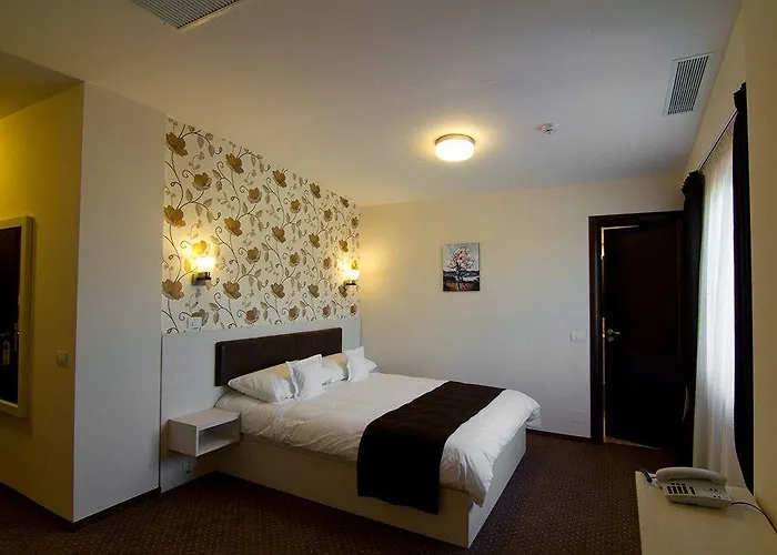 West Plaza Otel