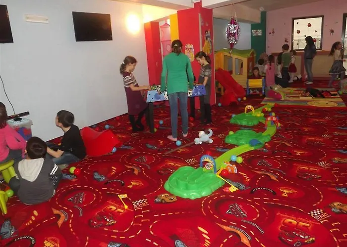West Plaza Otel 3*